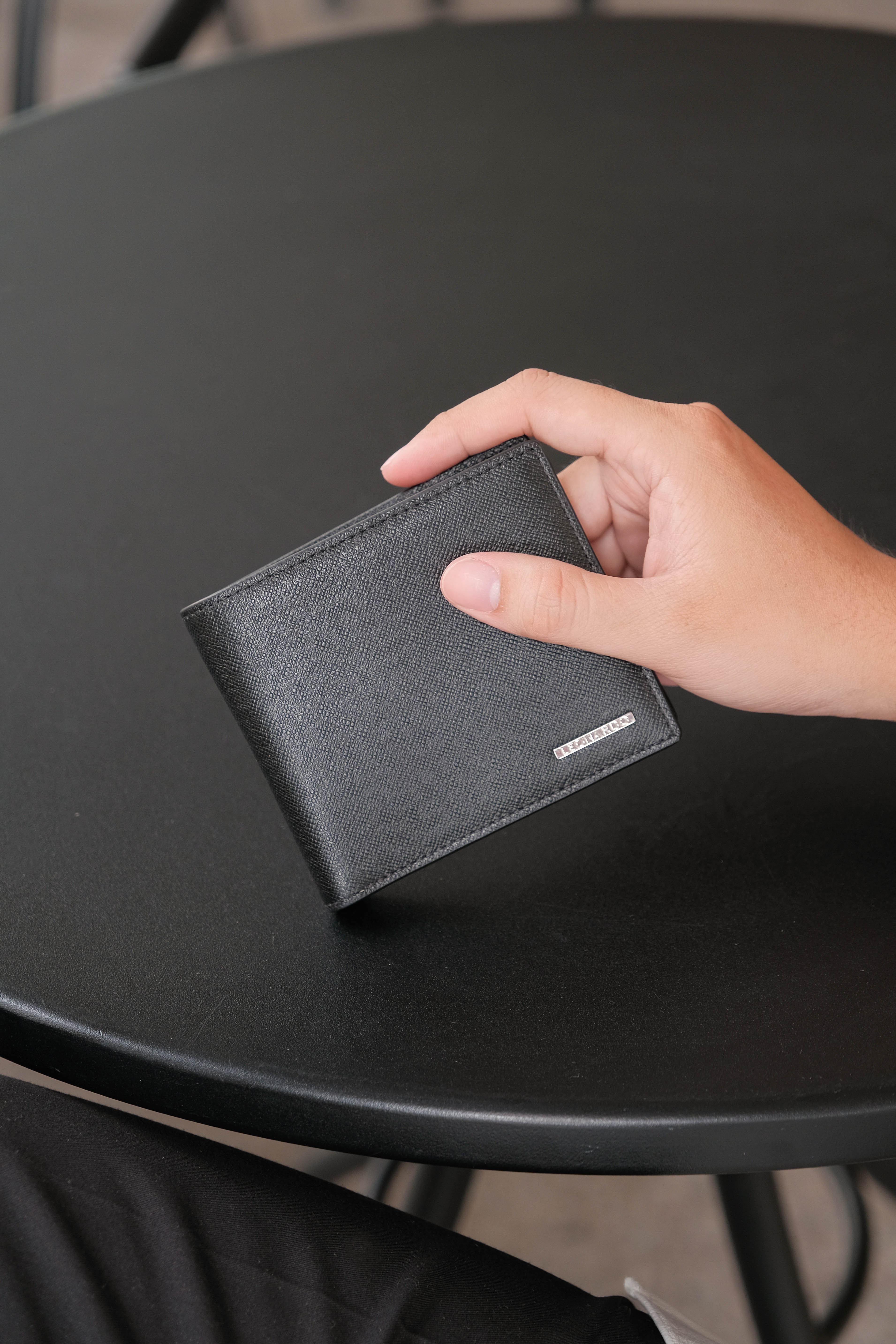 Ví Bifold Anthony - Leonardo
#Color_Đen