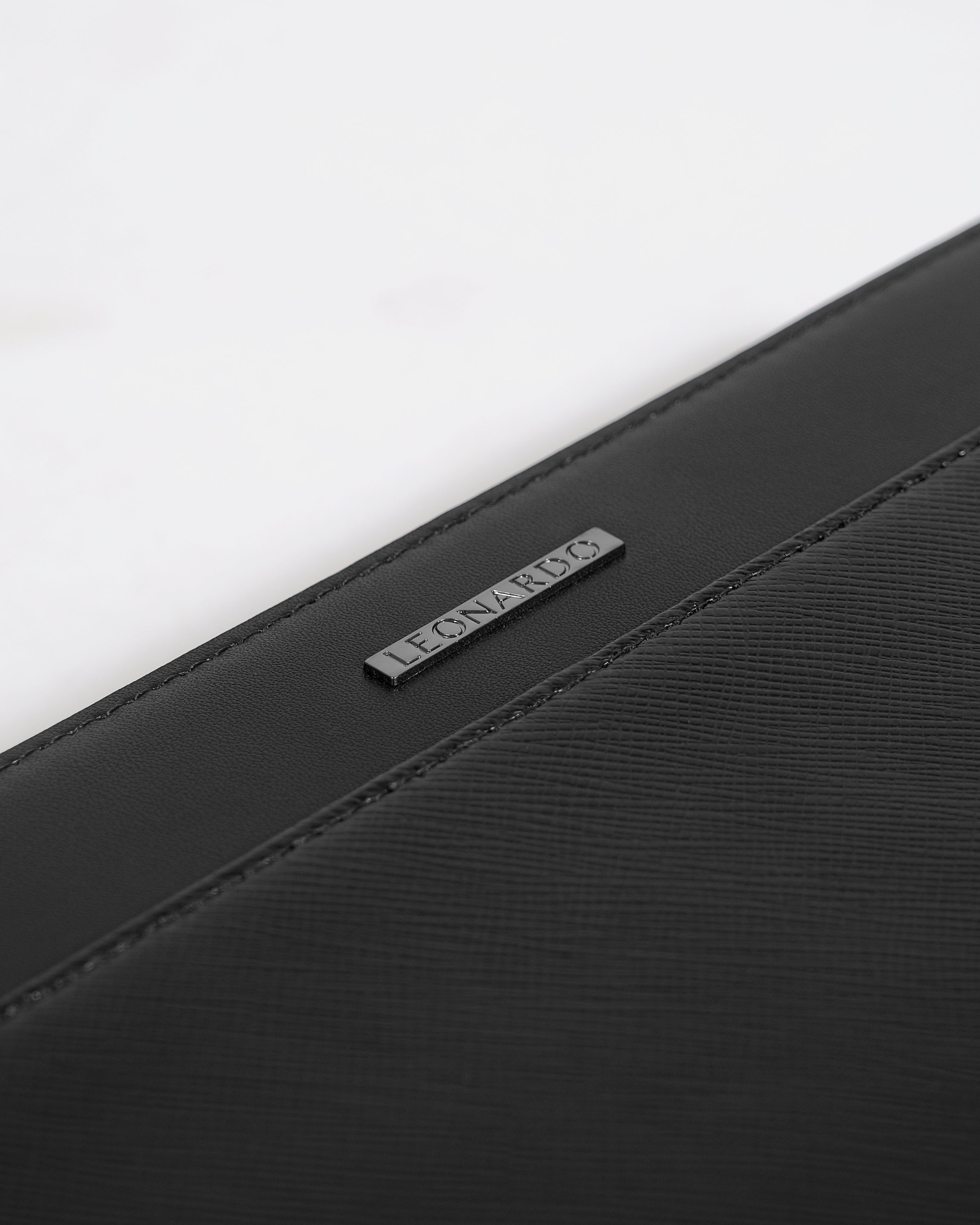 Clutch Louis - Đen - Leonardo