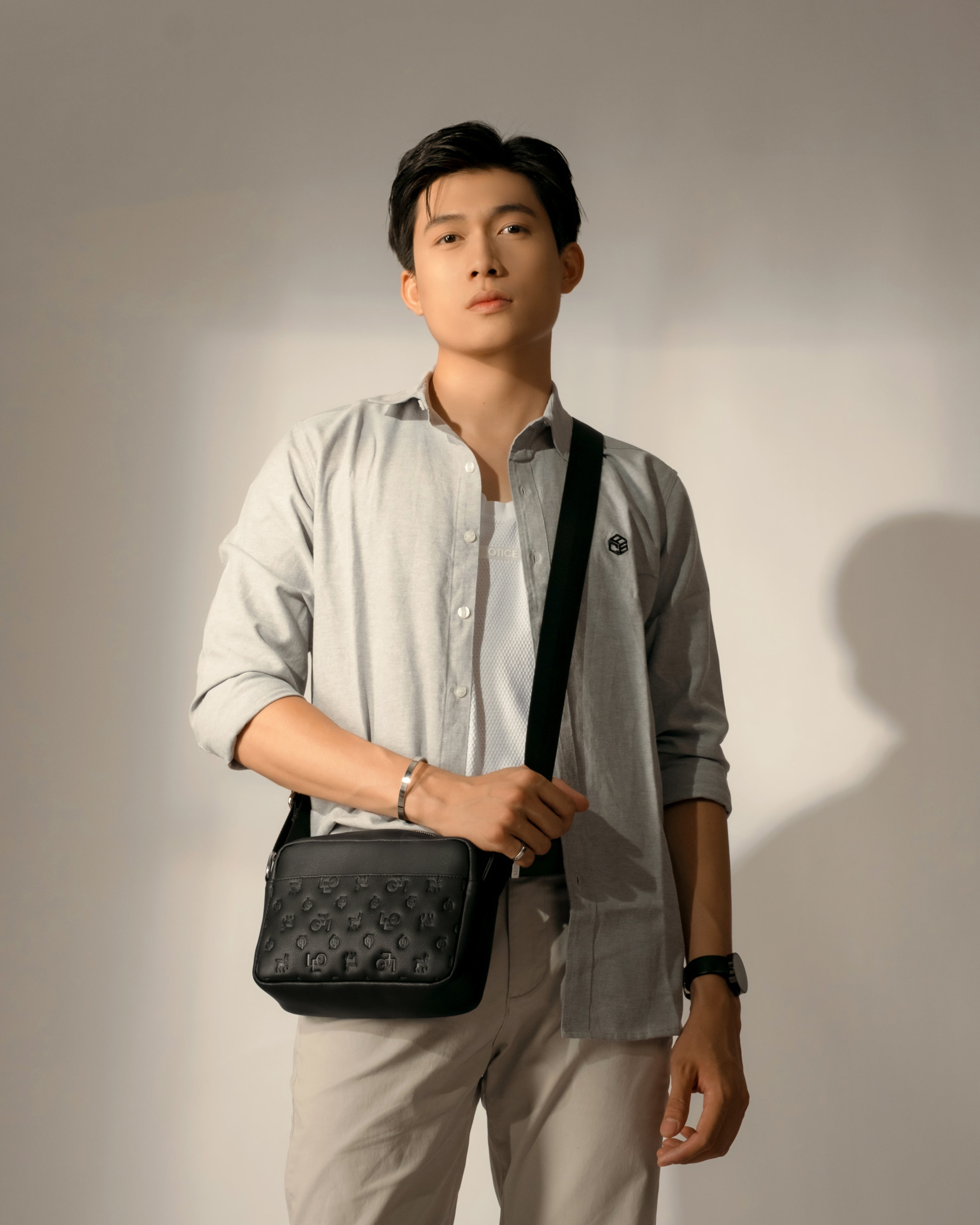 Túi Hộp Monogram Carlos - Leonardo
#color_đen
