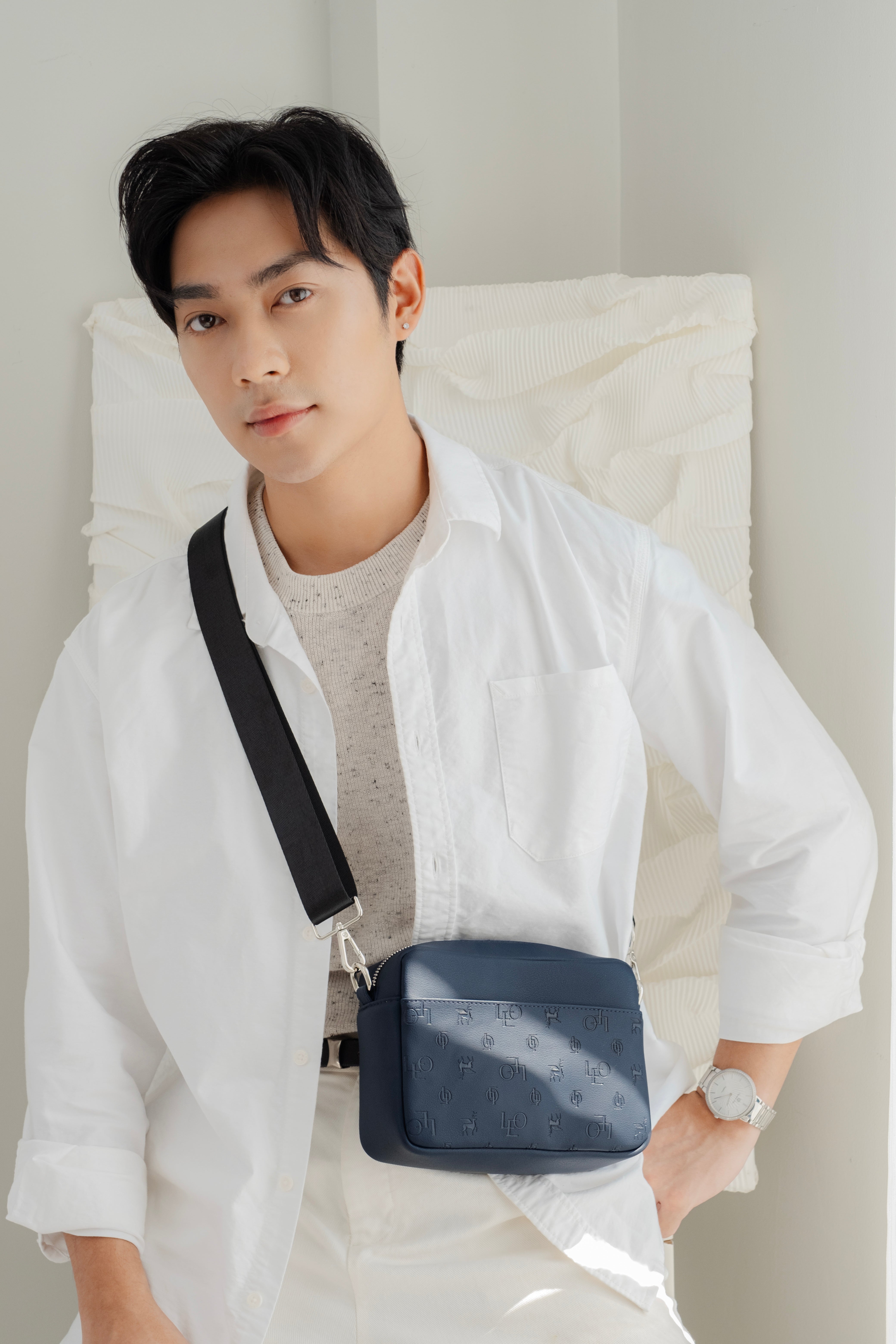 Túi Hộp Monogram Carlos - Leonardo
#color_xanh navy
